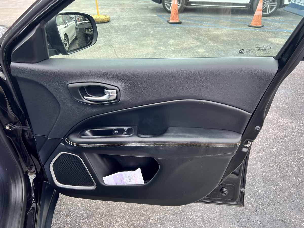 2019 Jeep Compass Latitude photo 17