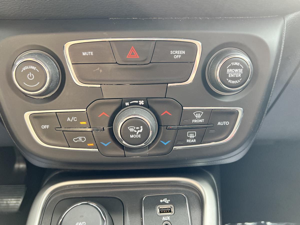 2019 Jeep Compass Latitude photo 40