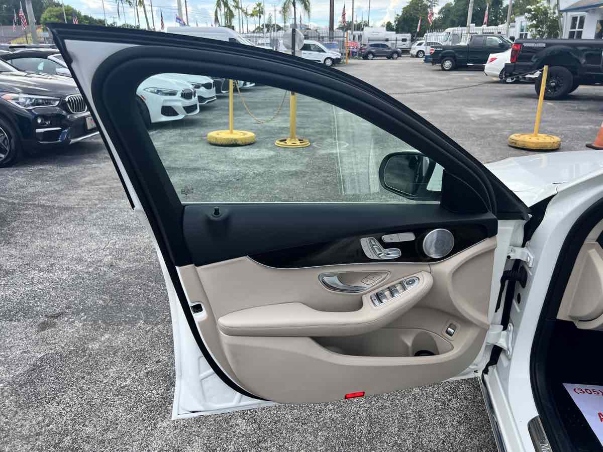 2021 Mercedes Benz C 300 Sedan photo 12