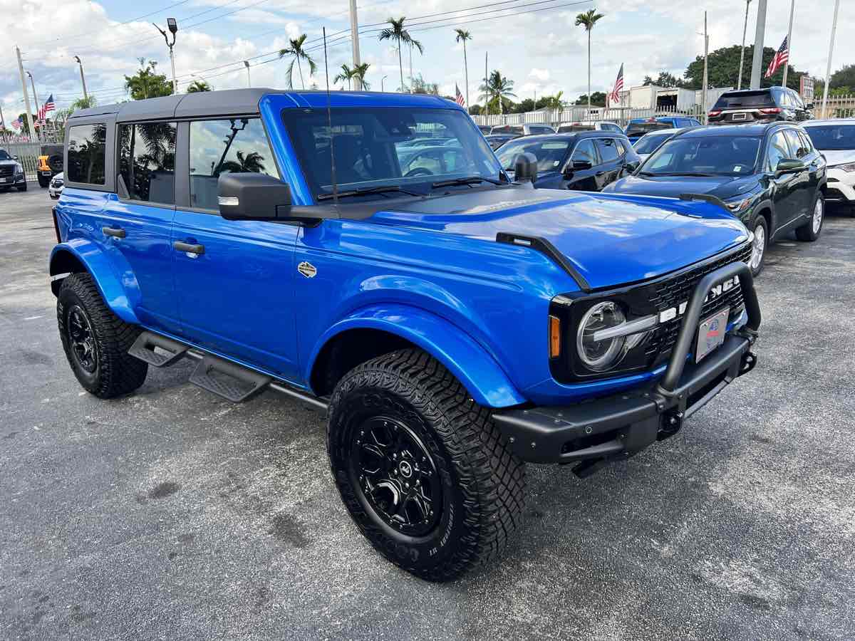 2023 Ford Bronco Wildtrak photo 2