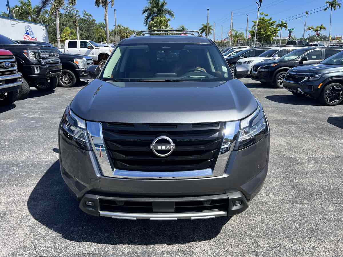 2022 Nissan Pathfinder Platinum photo 4