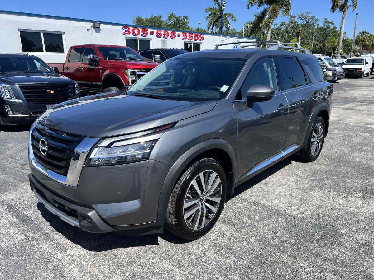 2022 Nissan Pathfinder Platinum photo 5