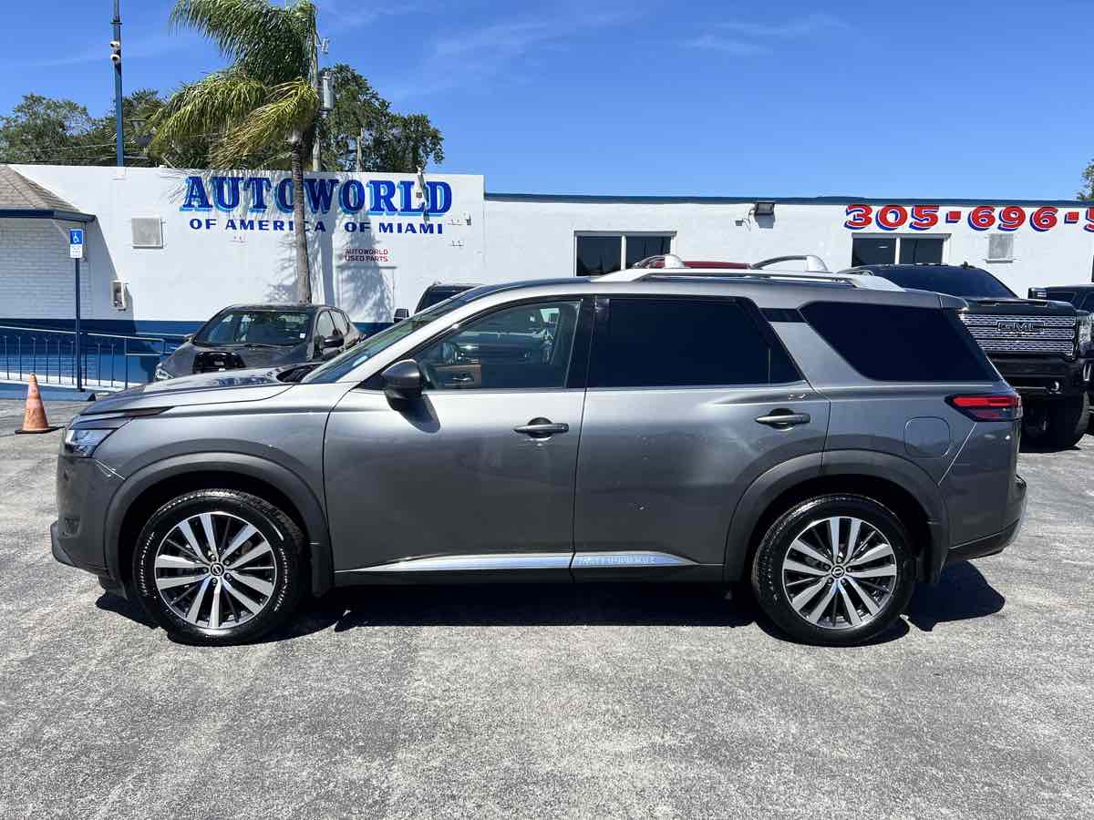 2022 Nissan Pathfinder Platinum photo 6