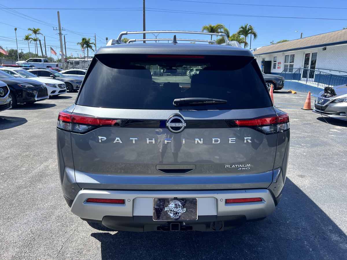 2022 Nissan Pathfinder Platinum photo 8