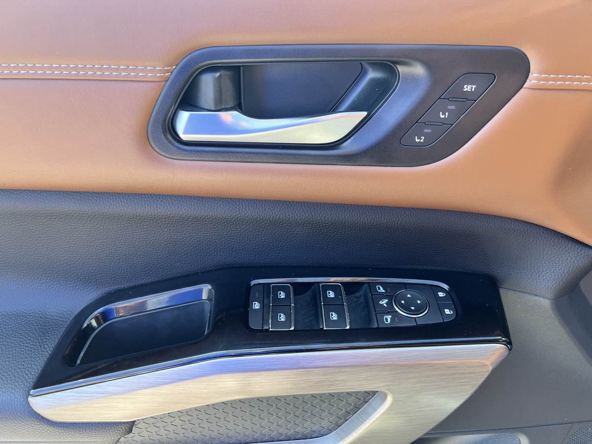 2022 Nissan Pathfinder Platinum photo 13