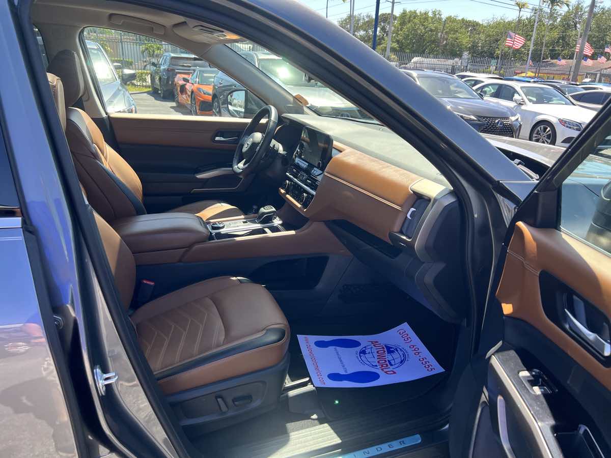 2022 Nissan Pathfinder Platinum photo 15