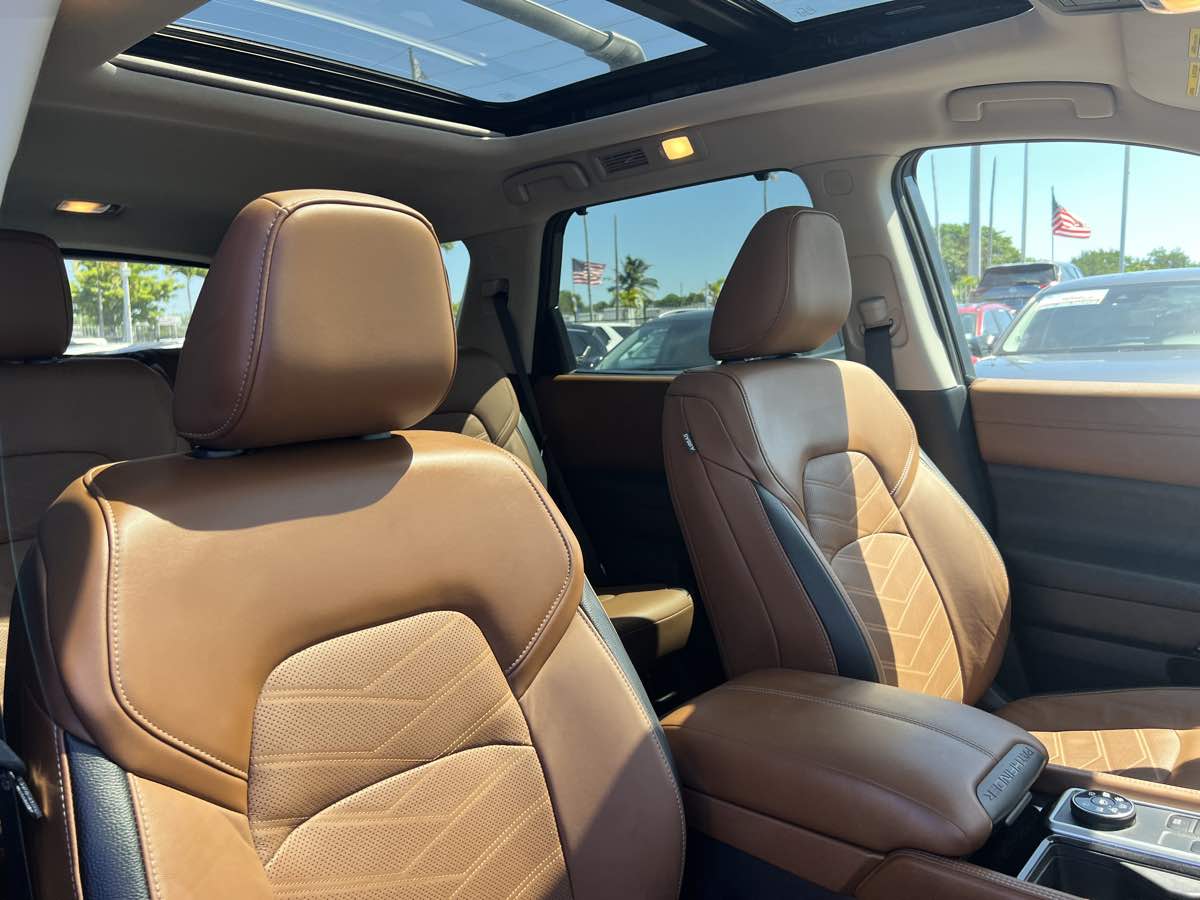 2022 Nissan Pathfinder Platinum photo 16