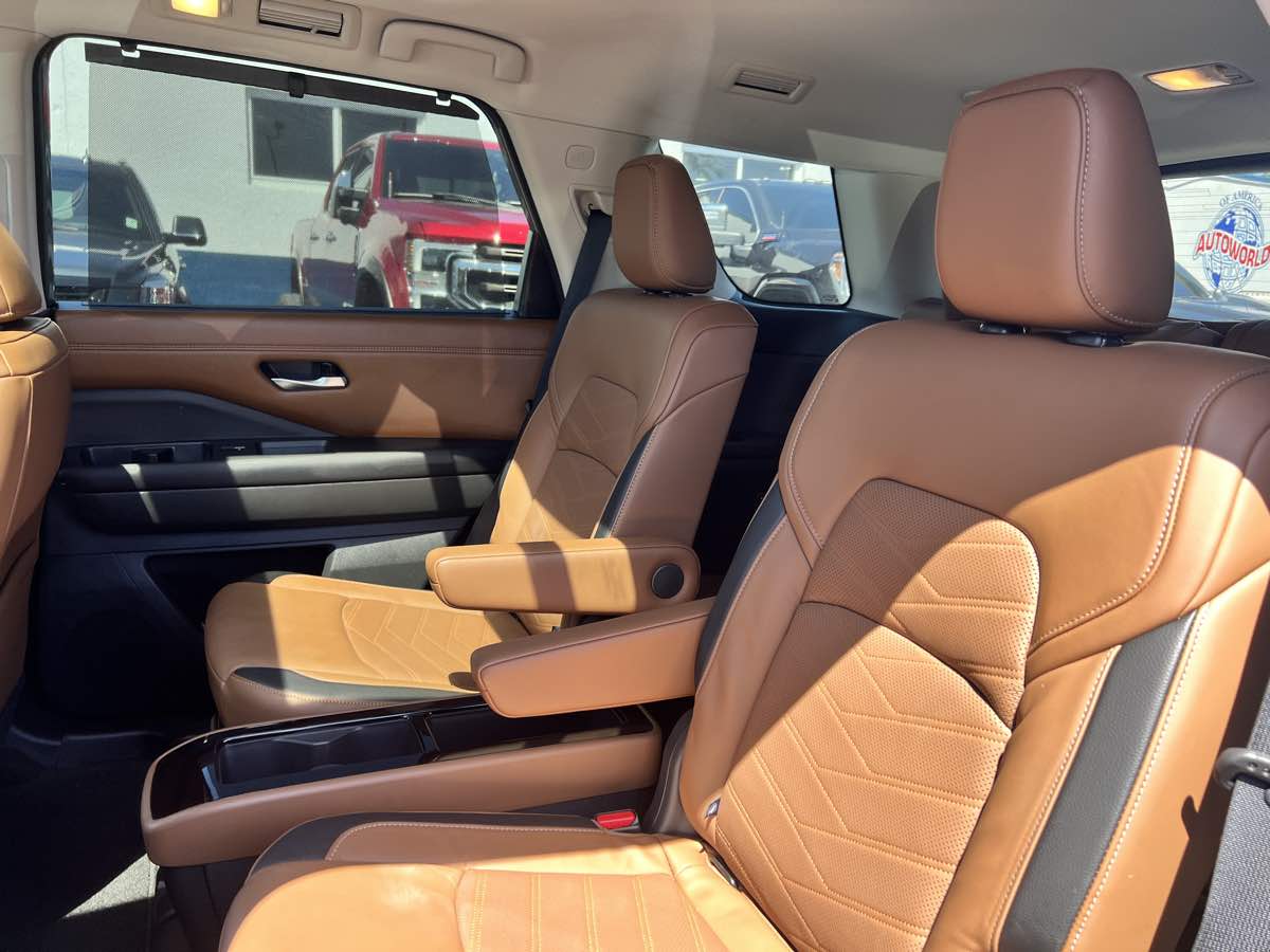 2022 Nissan Pathfinder Platinum photo 20