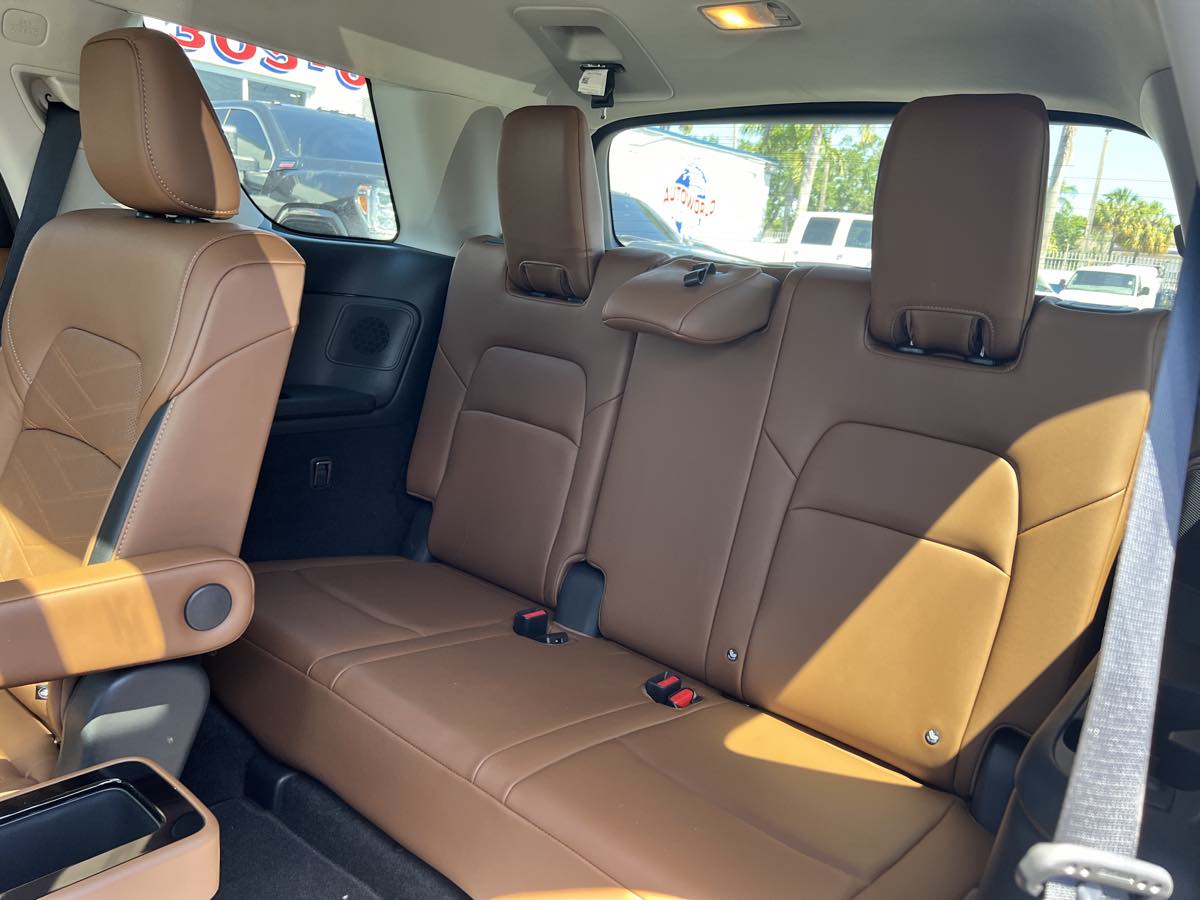 2022 Nissan Pathfinder Platinum photo 21