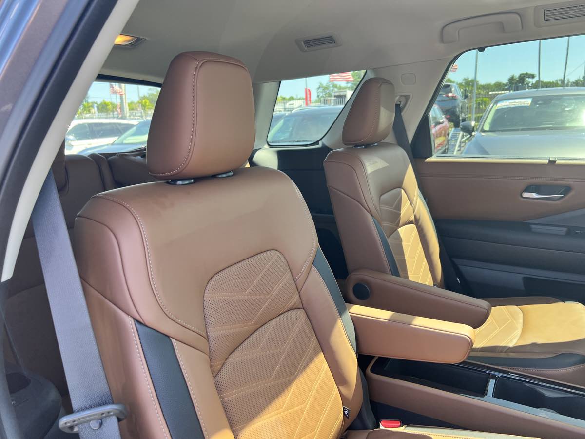 2022 Nissan Pathfinder Platinum photo 24