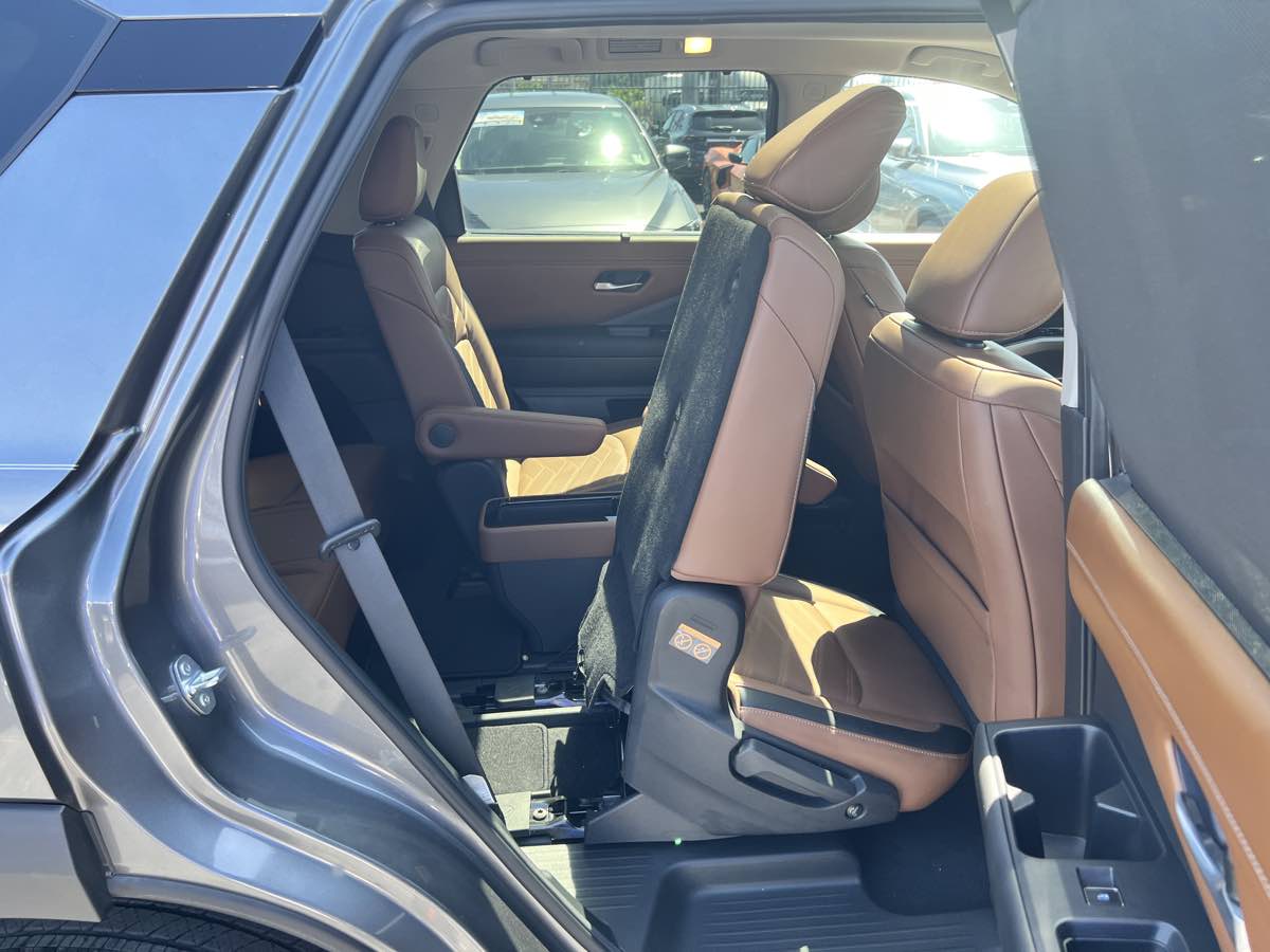 2022 Nissan Pathfinder Platinum photo 25