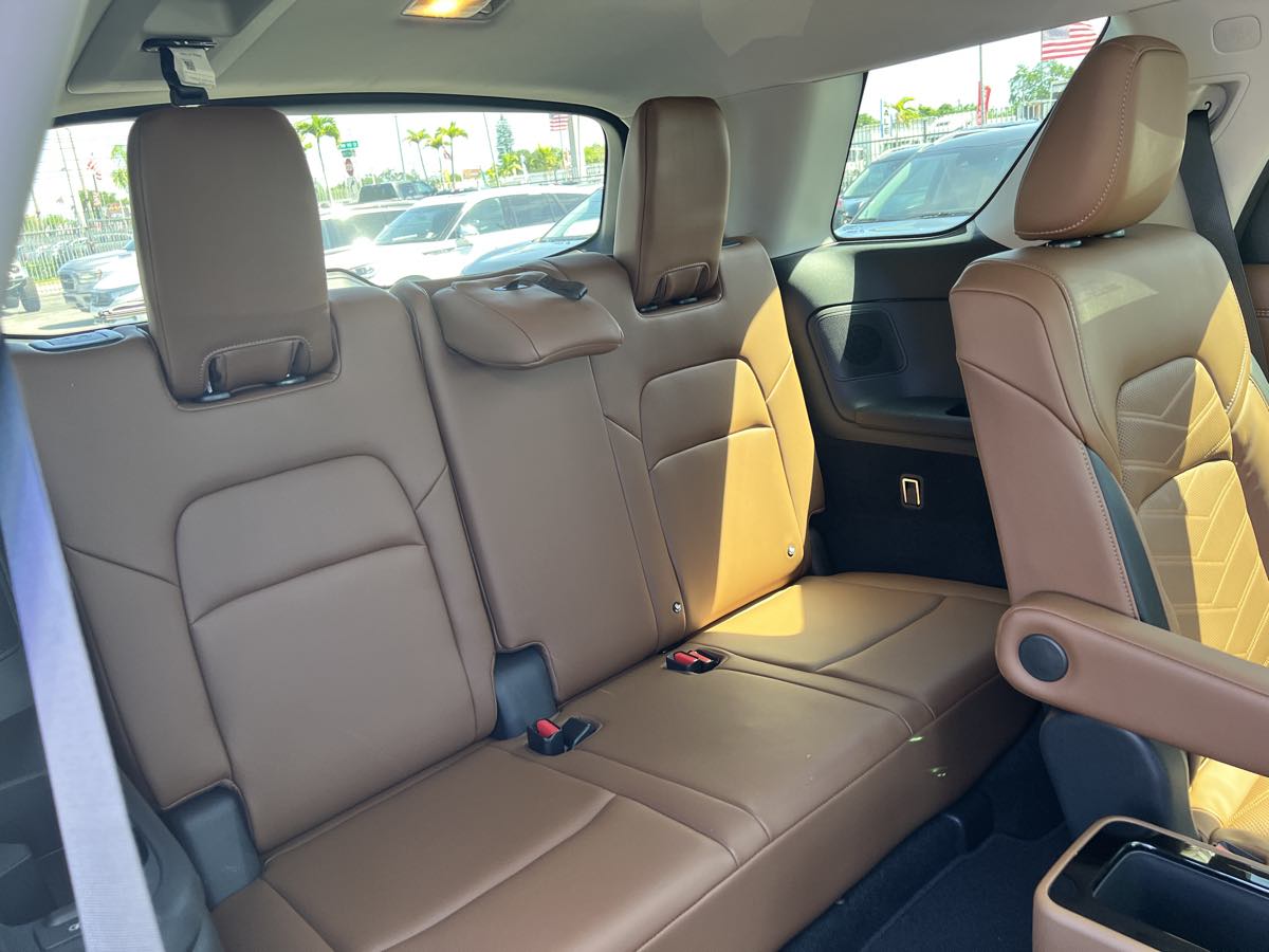 2022 Nissan Pathfinder Platinum photo 26