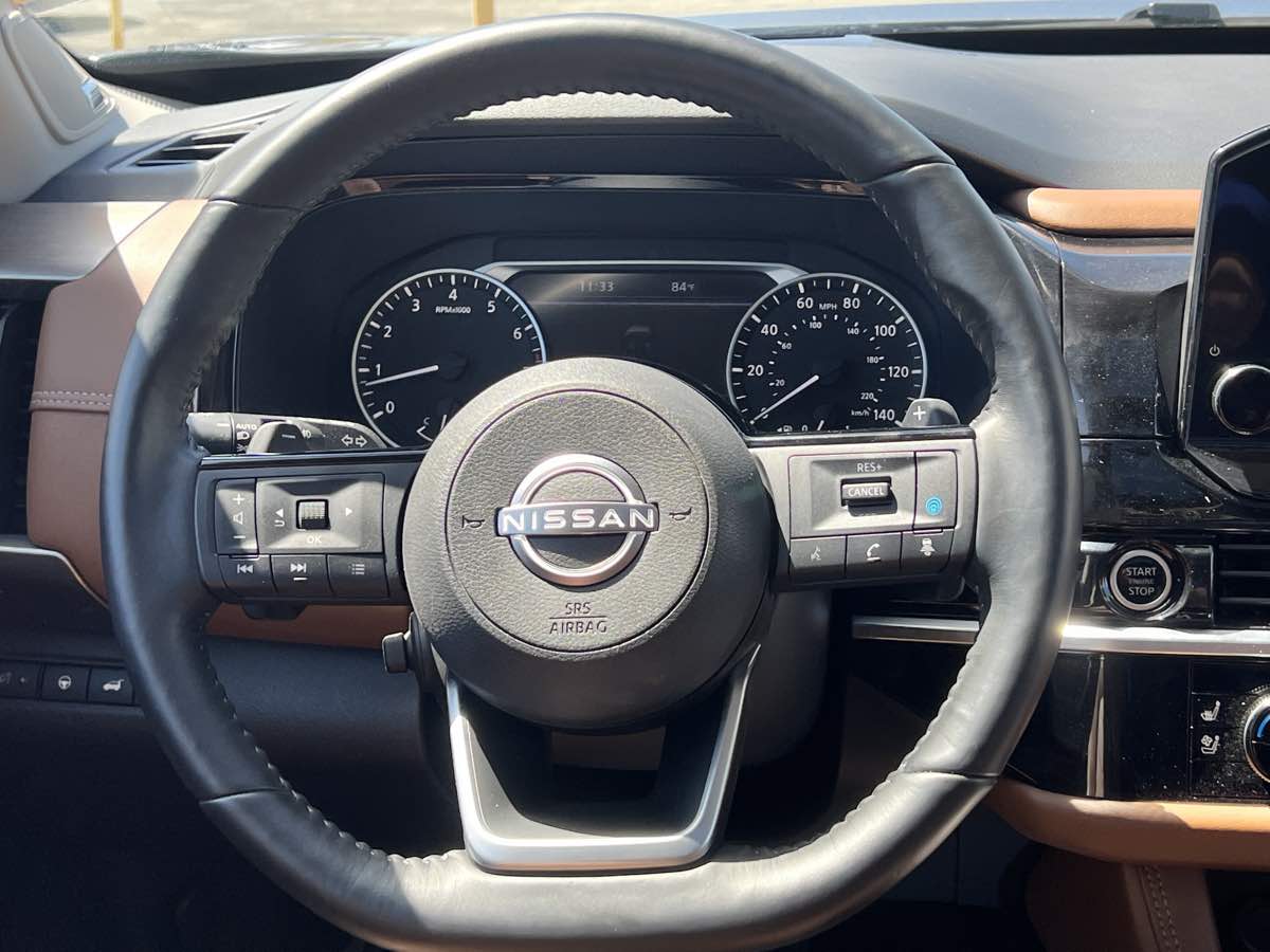 2022 Nissan Pathfinder Platinum photo 29