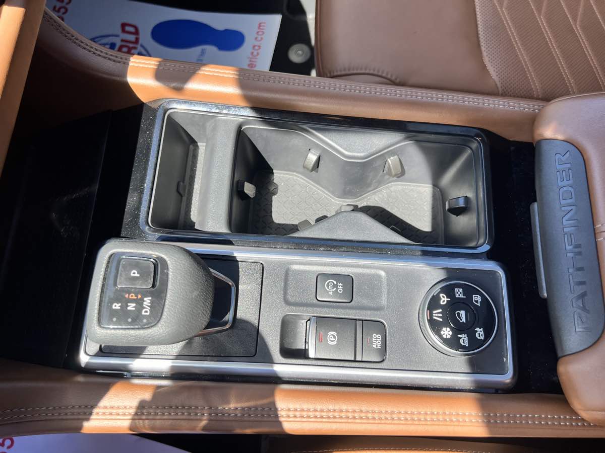 2022 Nissan Pathfinder Platinum photo 51