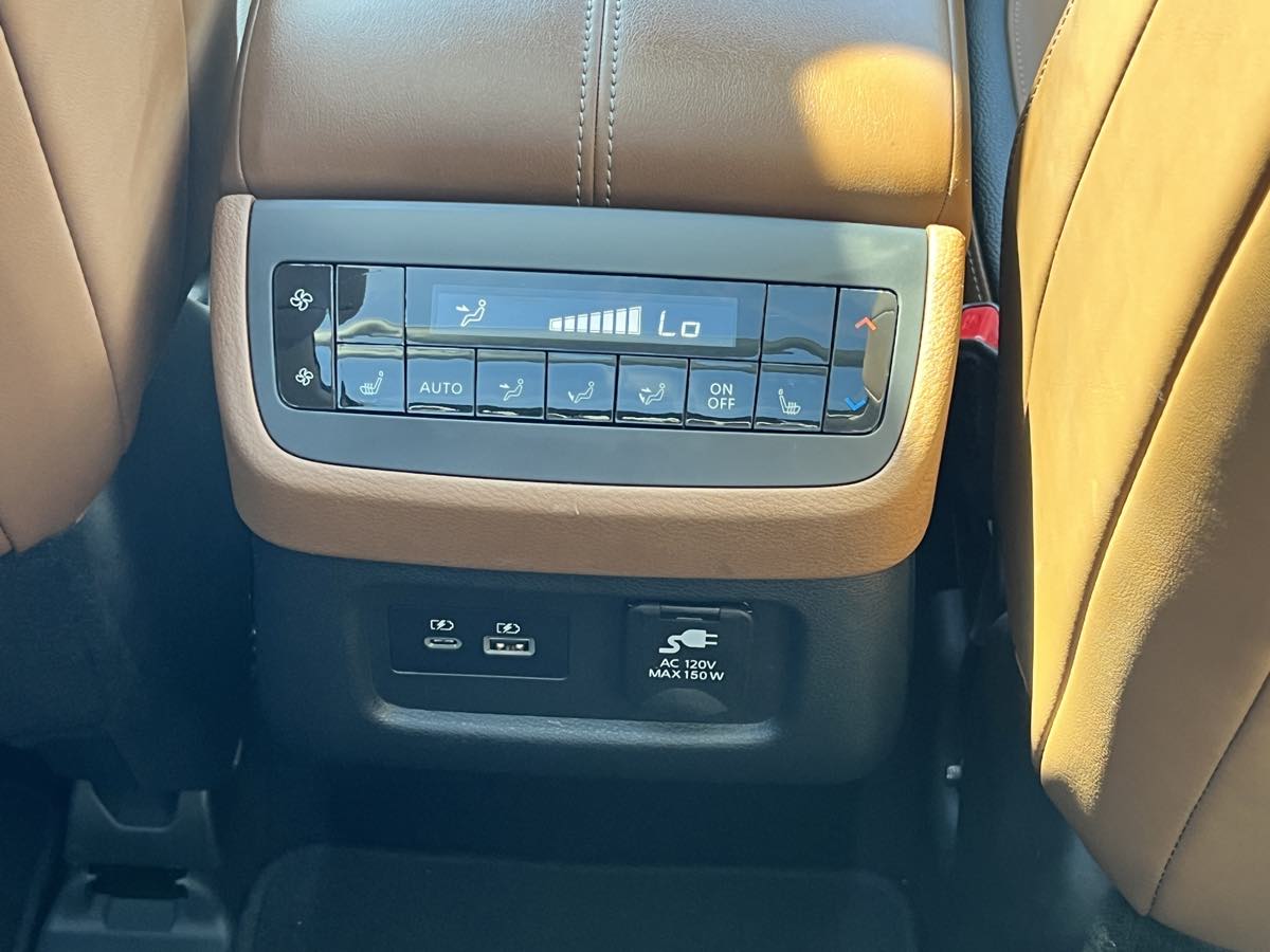 2022 Nissan Pathfinder Platinum photo 52