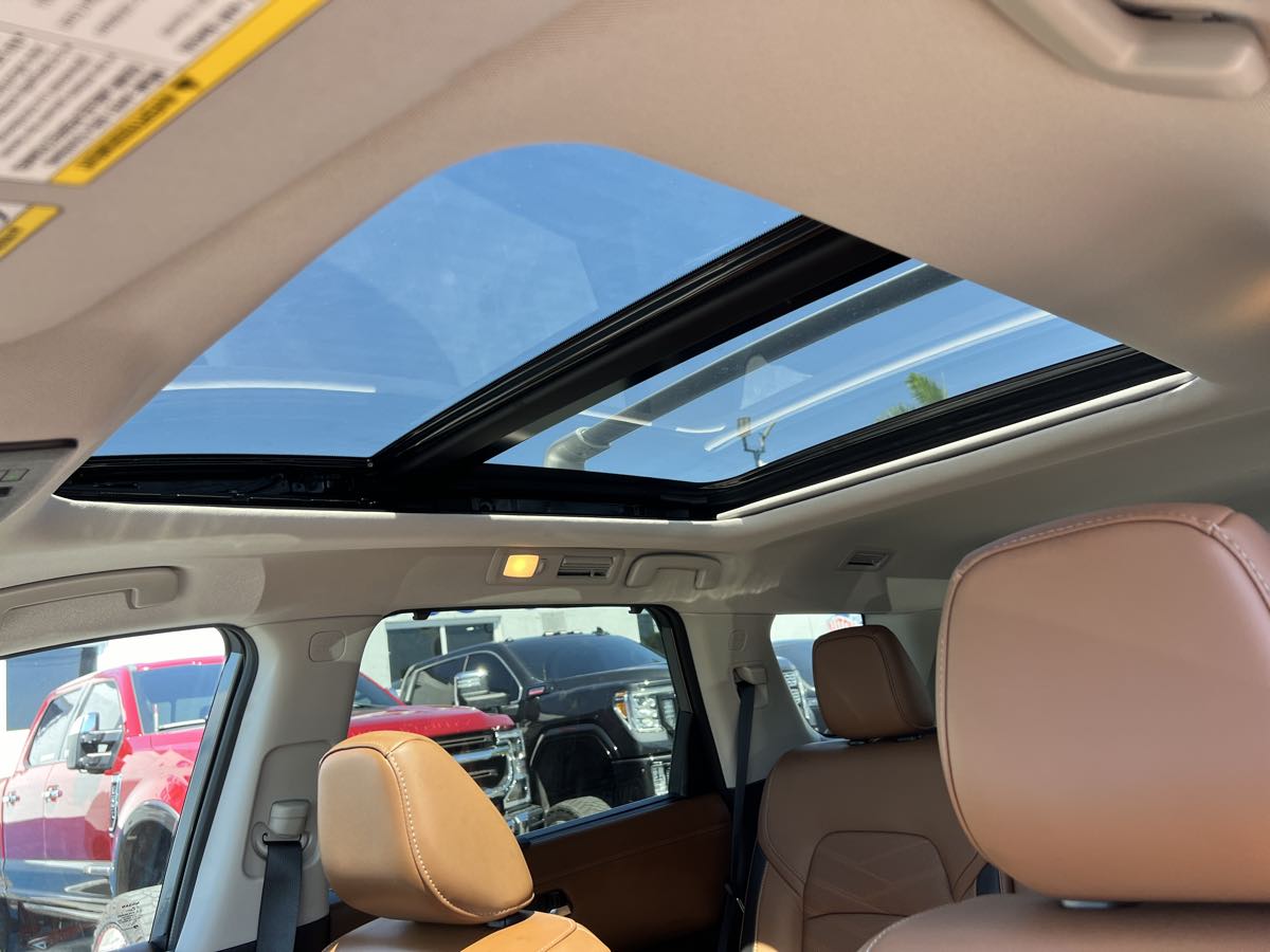 2022 Nissan Pathfinder Platinum photo 55