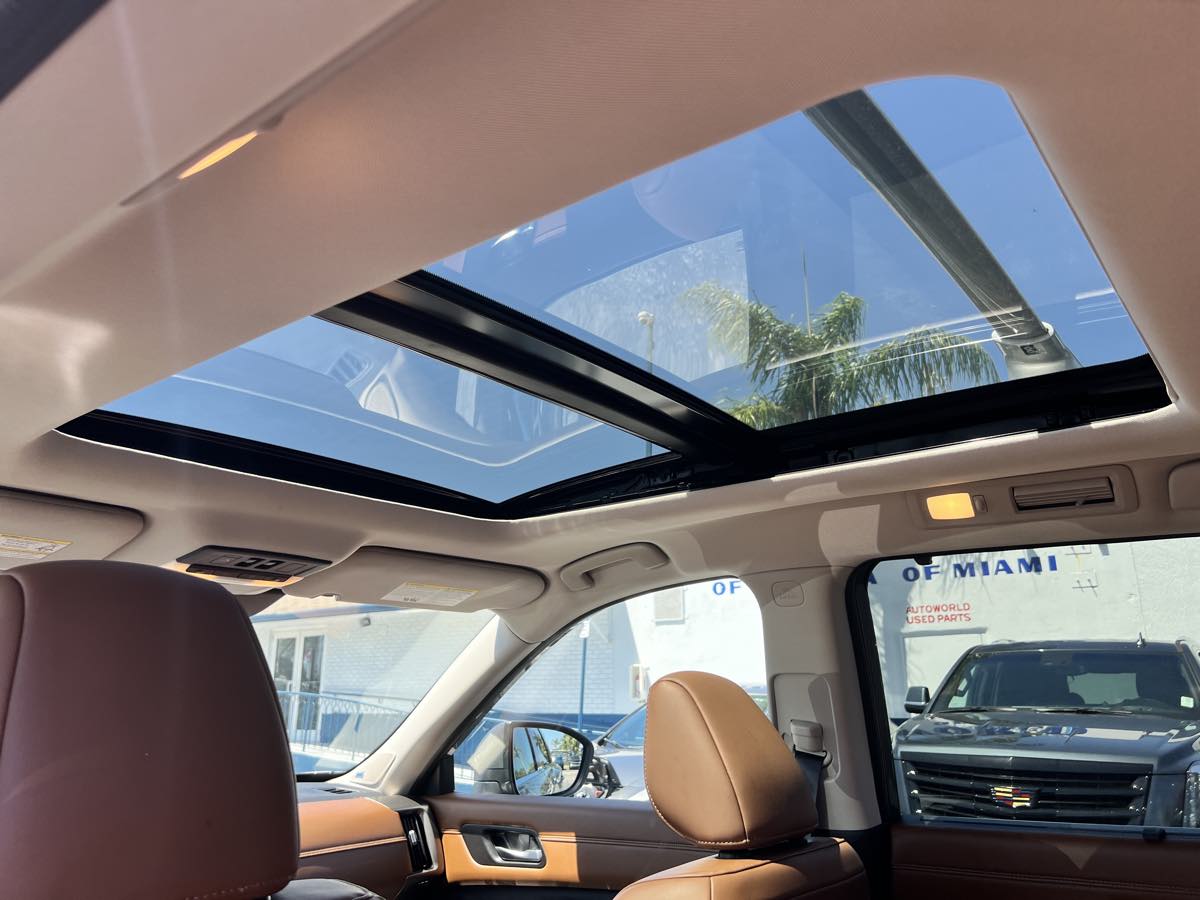 2022 Nissan Pathfinder Platinum photo 56