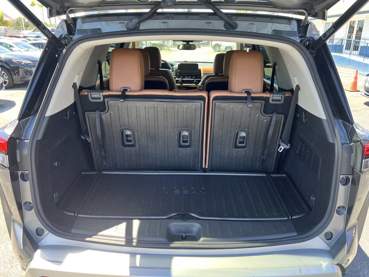 2022 Nissan Pathfinder Platinum photo 59