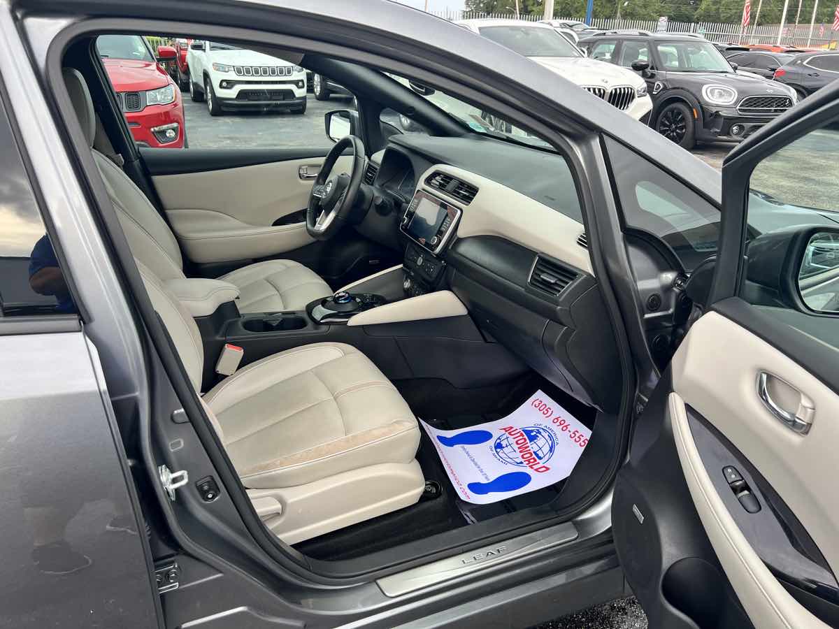 2021 Nissan Leaf SL Plus photo 13