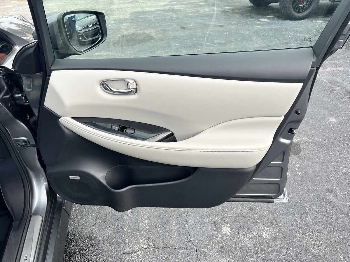 2021 Nissan Leaf SL Plus photo 15