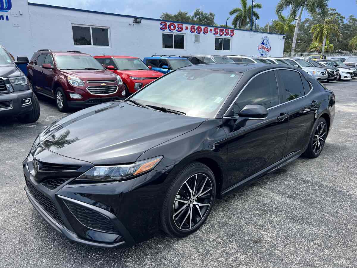 2022 Toyota Camry SE photo 4