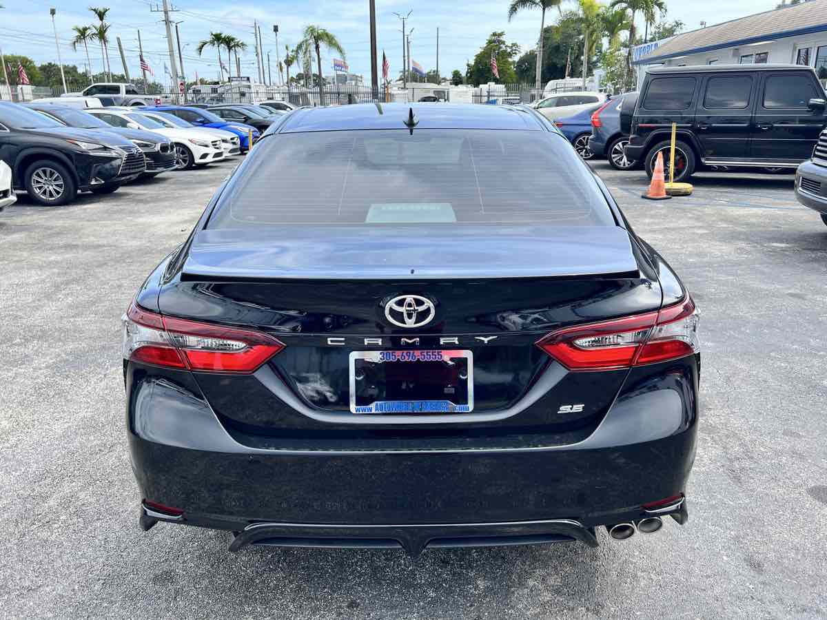 2022 Toyota Camry SE photo 7