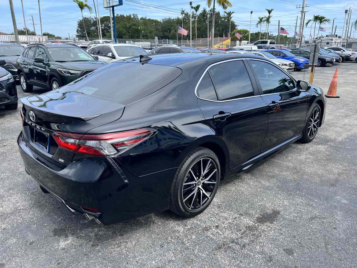 2022 Toyota Camry SE photo 8