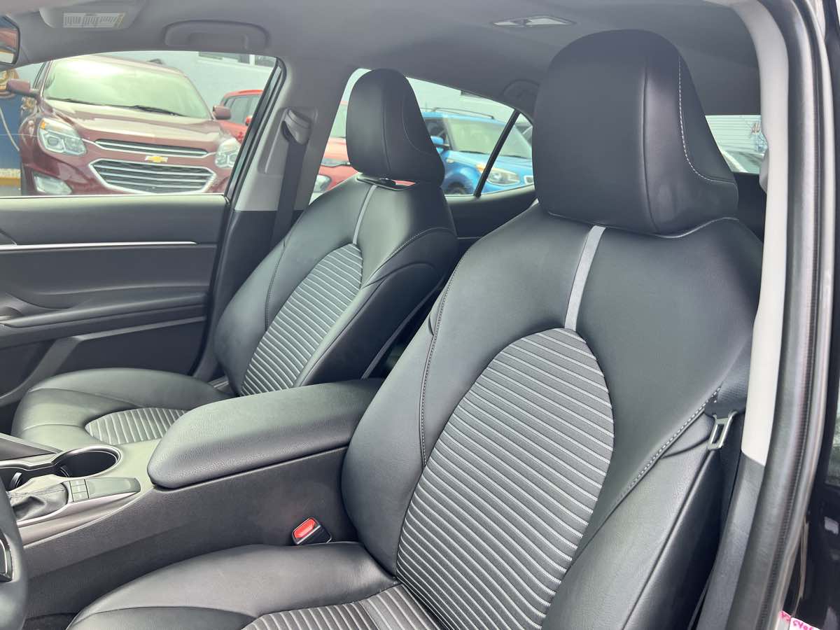 2022 Toyota Camry SE photo 11