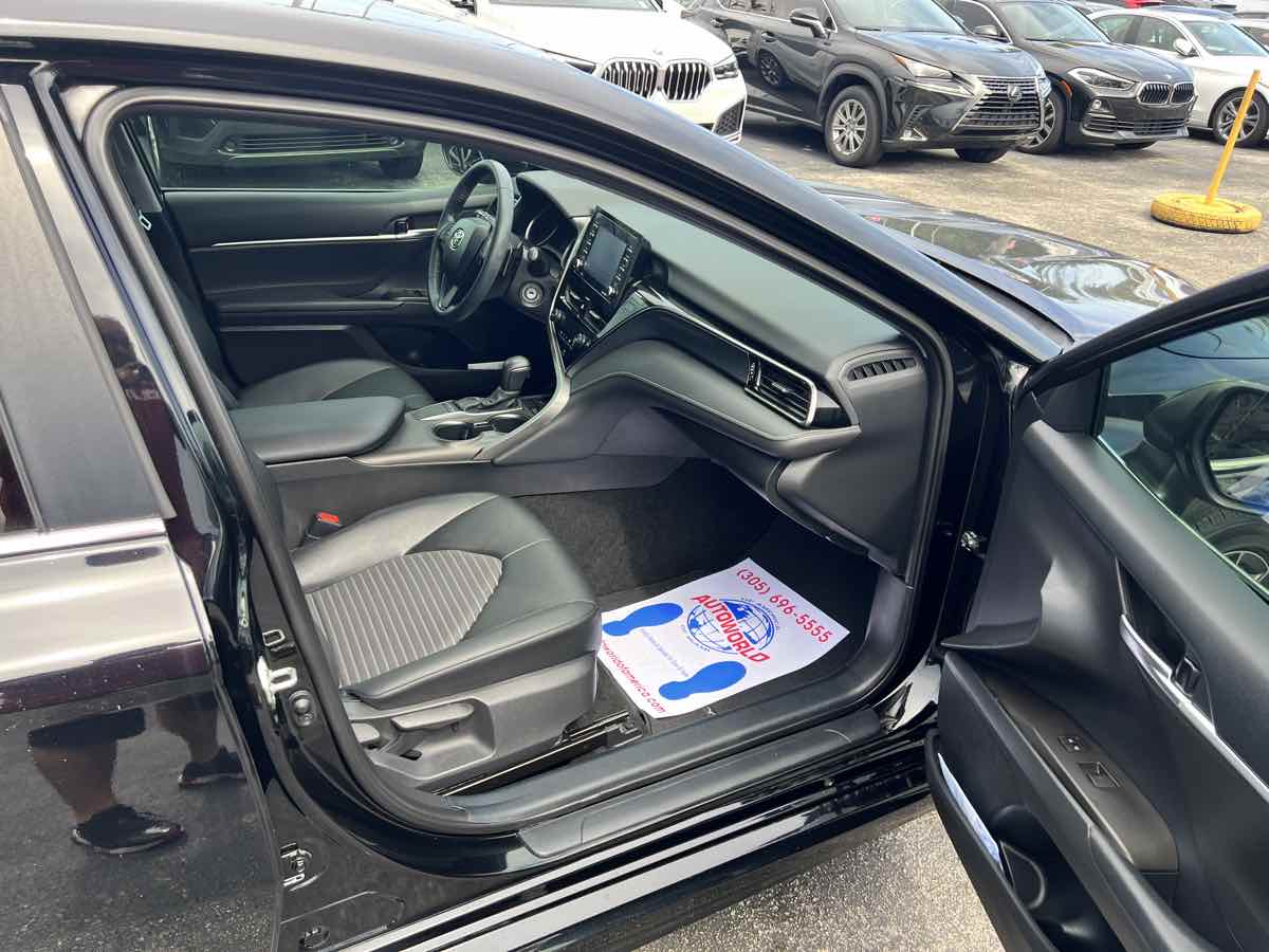 2022 Toyota Camry SE photo 12