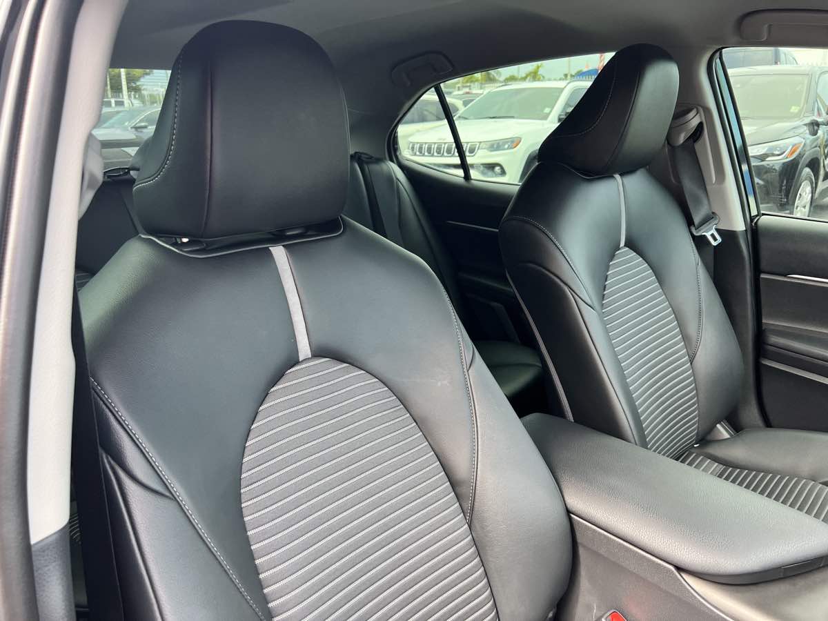 2022 Toyota Camry SE photo 13