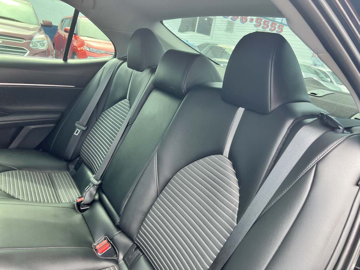 2022 Toyota Camry SE photo 16