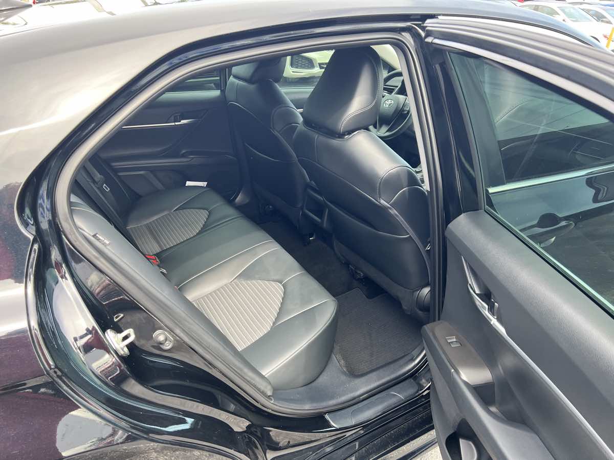 2022 Toyota Camry SE photo 17