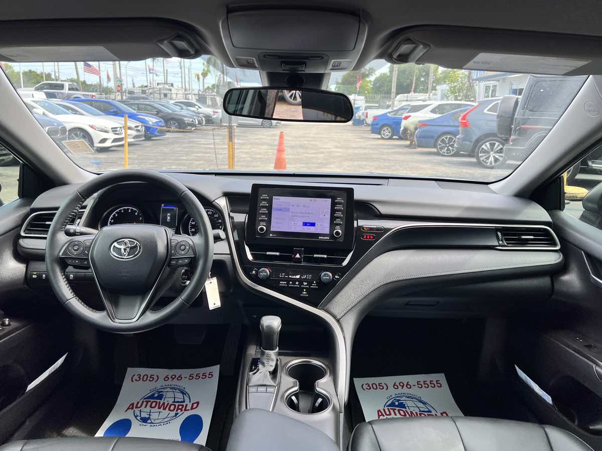2022 Toyota Camry SE photo 19