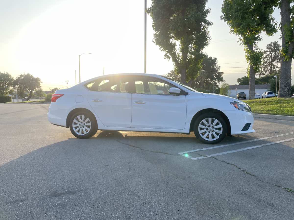 2018 Nissan Sentra SV photo 5