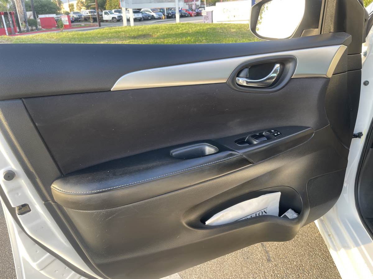 2018 Nissan Sentra SV photo 11