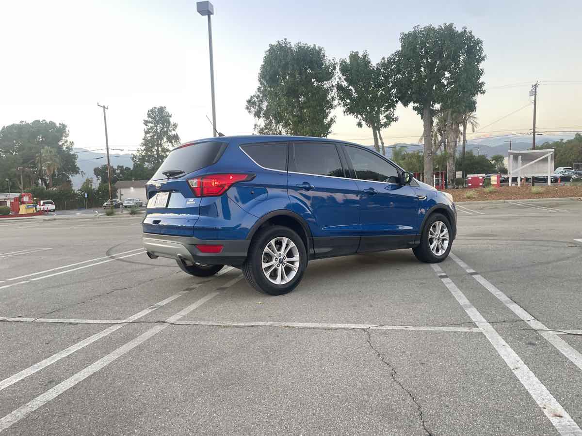 2019 Ford Escape SE photo 2