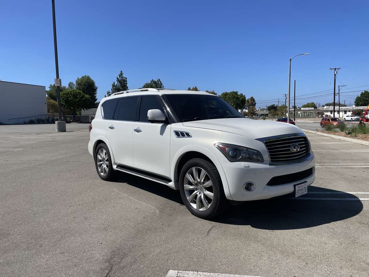 2011 Infiniti QX56 photo 2