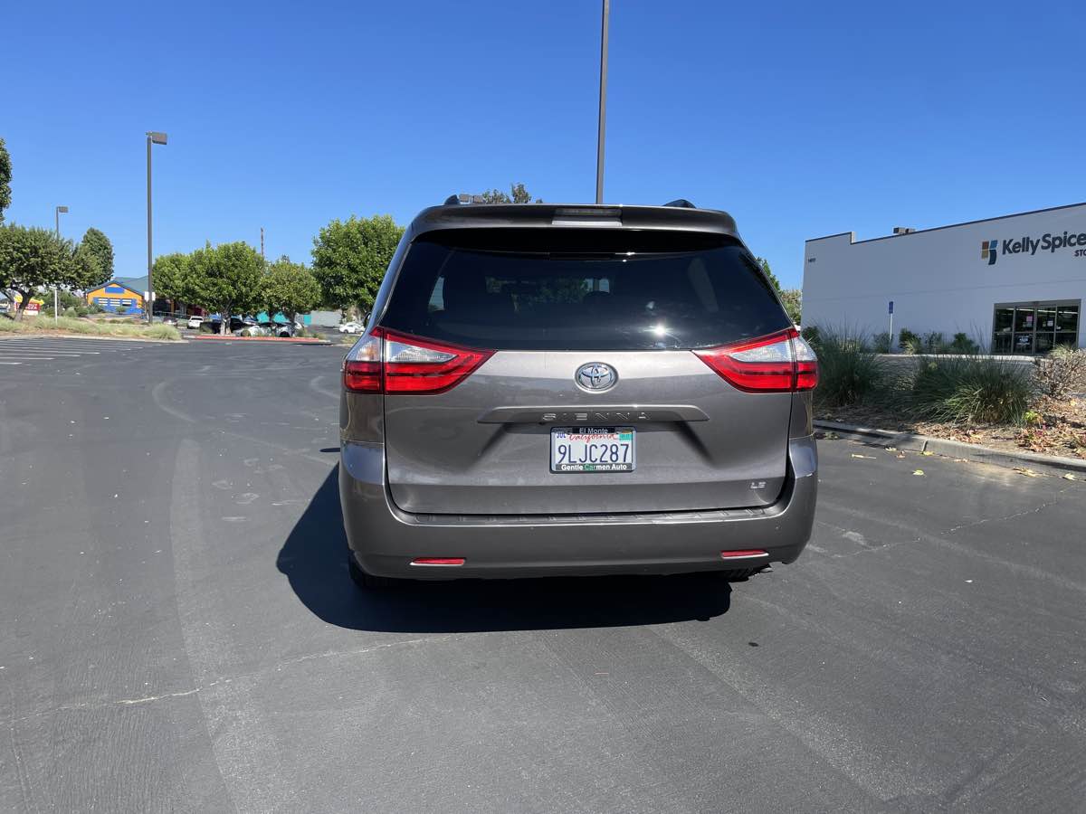 2016 Toyota Sienna LE - Photo 6
