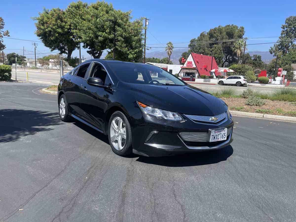 2017 Chevrolet Volt LT - Photo 3