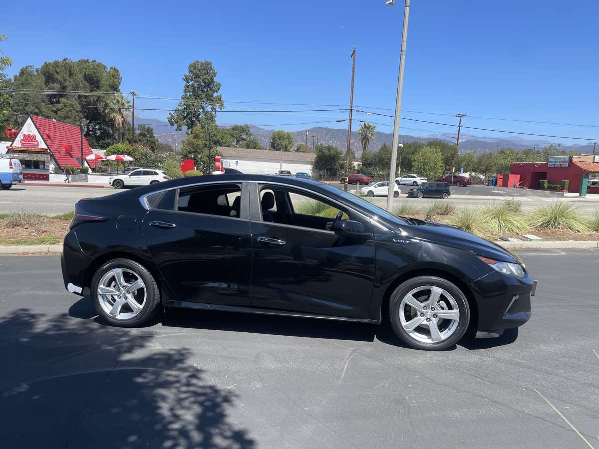 2017 Chevrolet Volt LT - Photo 4