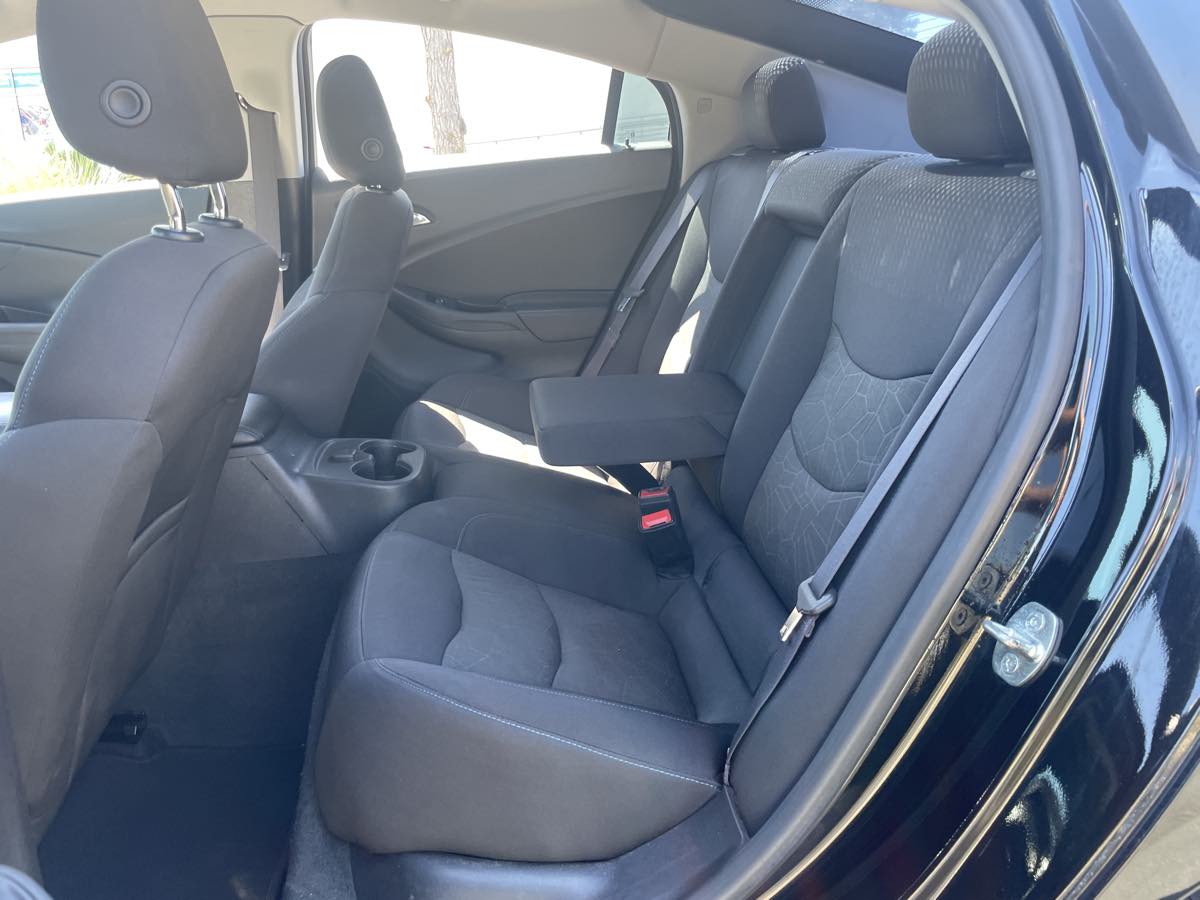 2017 Chevrolet Volt LT - Photo 9