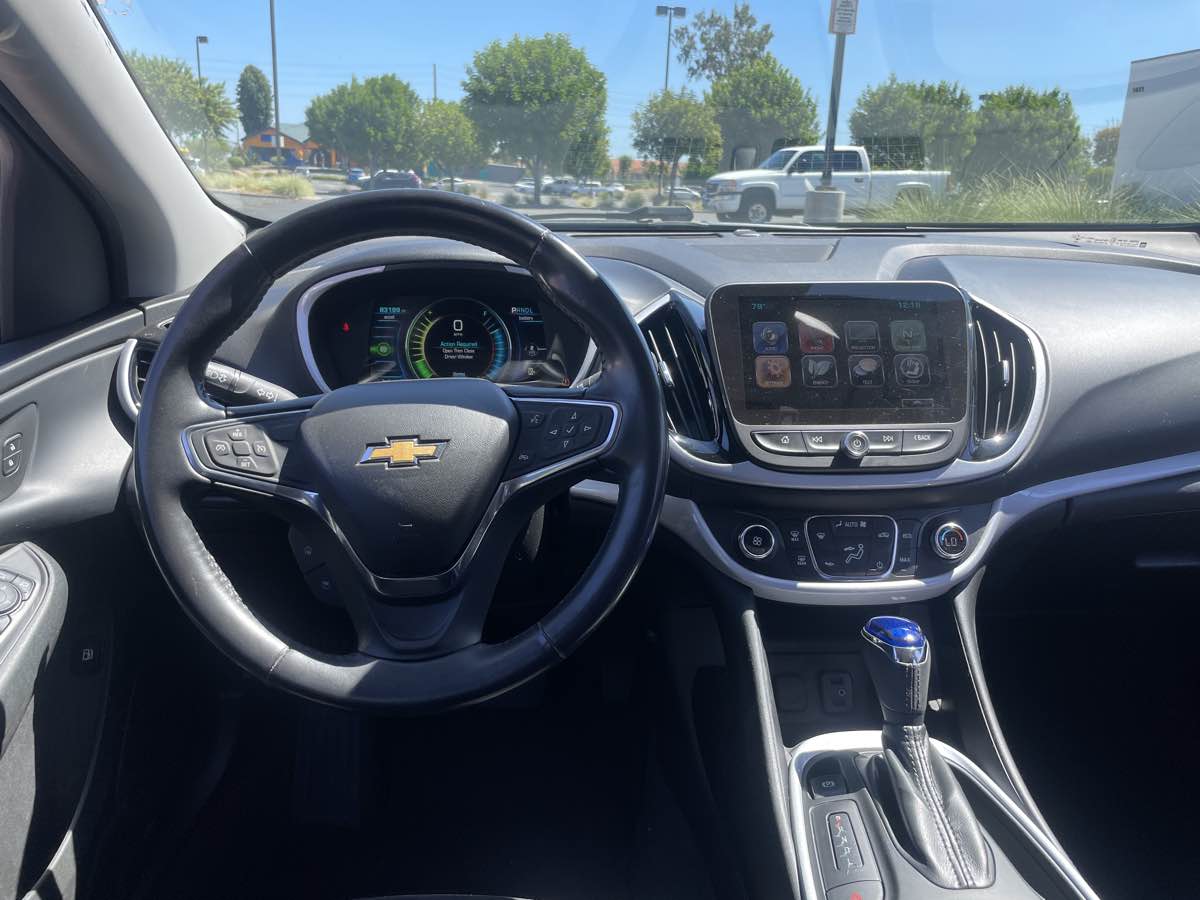 2017 Chevrolet Volt LT - Photo 10