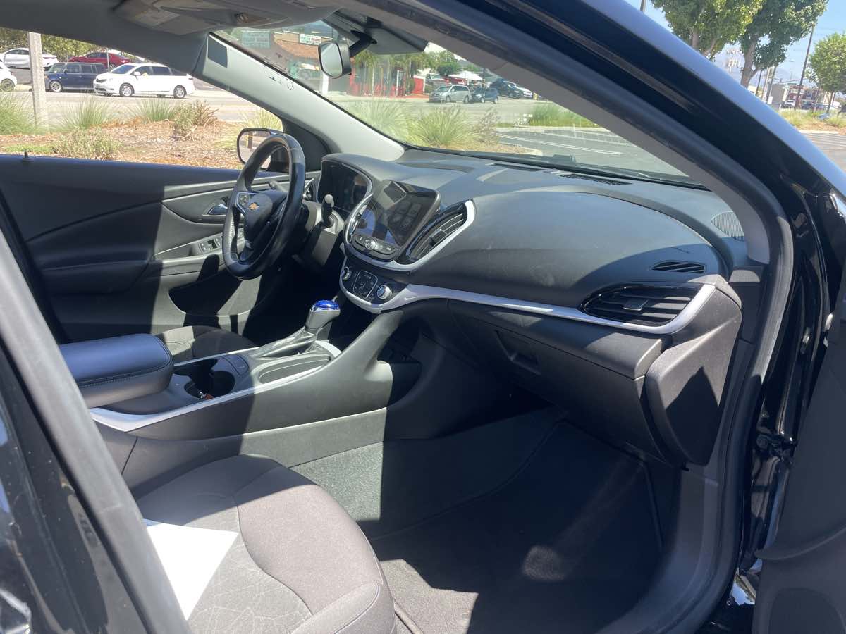 2017 Chevrolet Volt LT - Photo 12