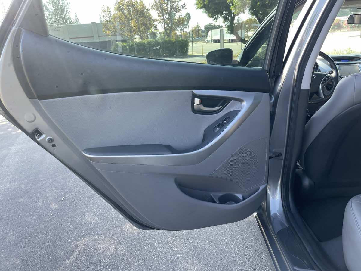 2013 Hyundai Elantra Limited - Photo 11