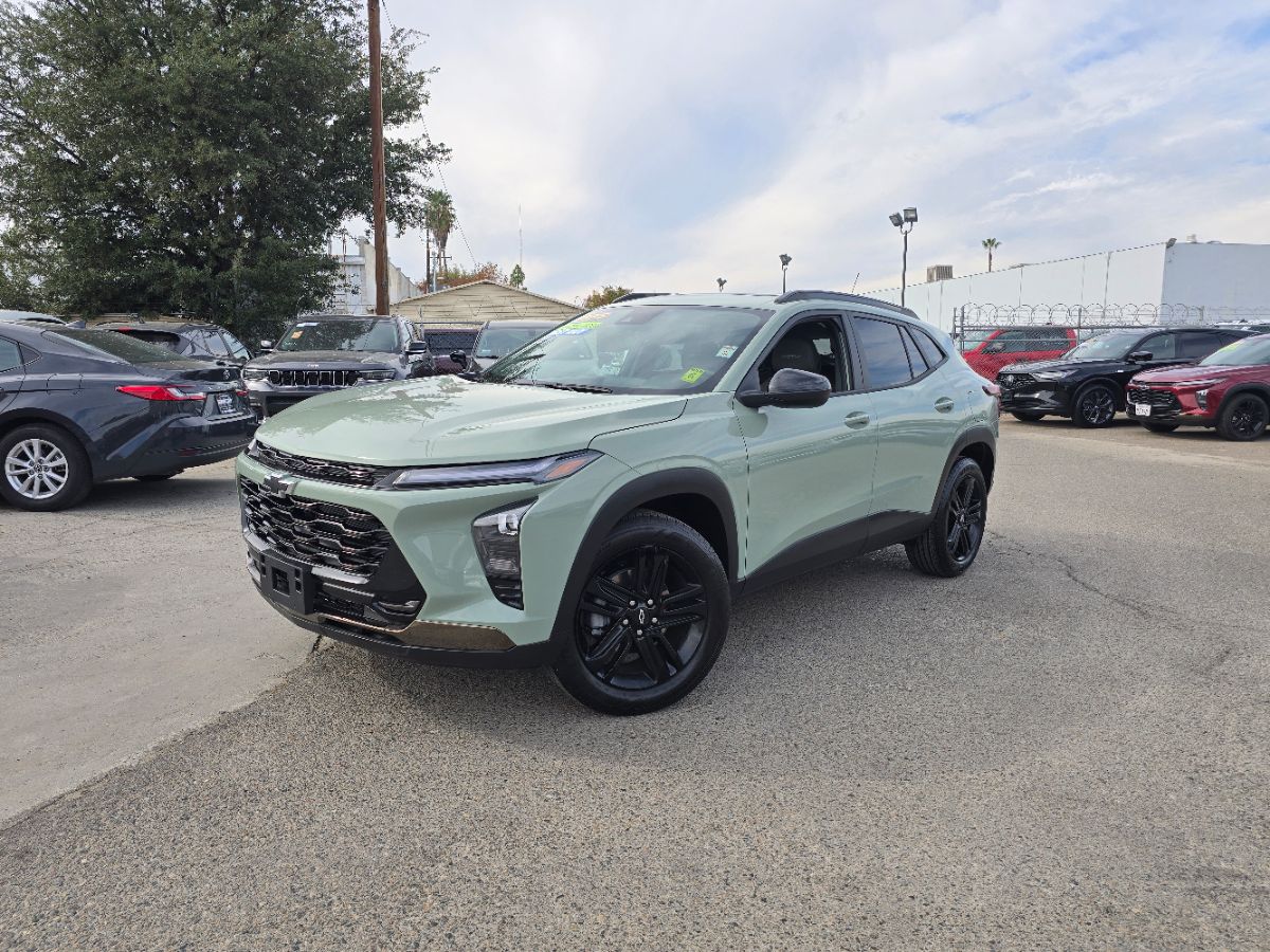 View vehicle photo 3