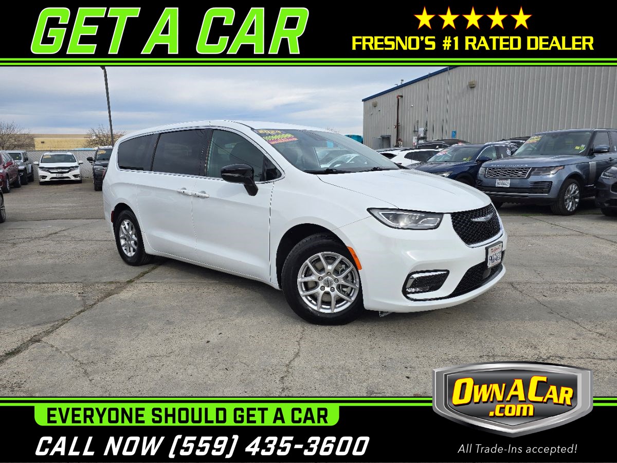 2024 Chrysler Pacifica Touring's photo