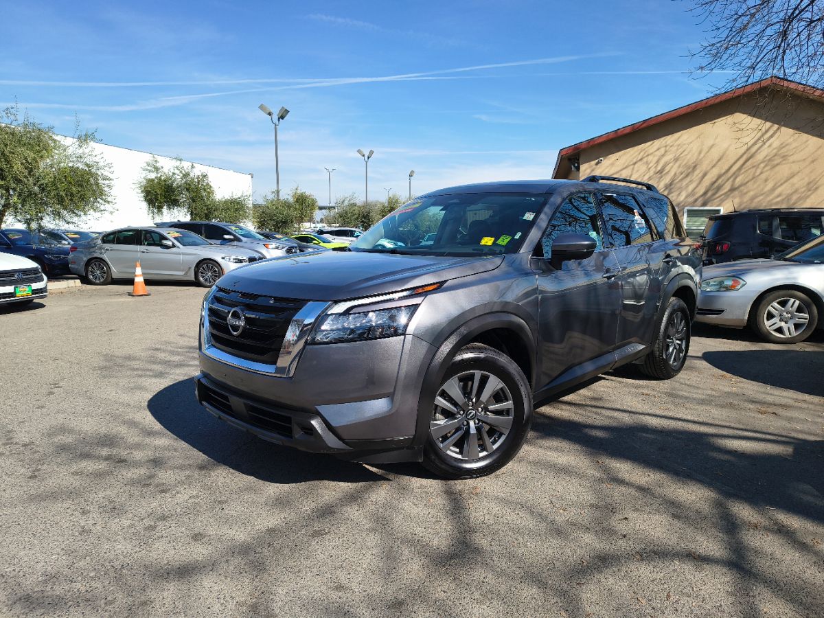 Nissan Pathfinder photo 2
