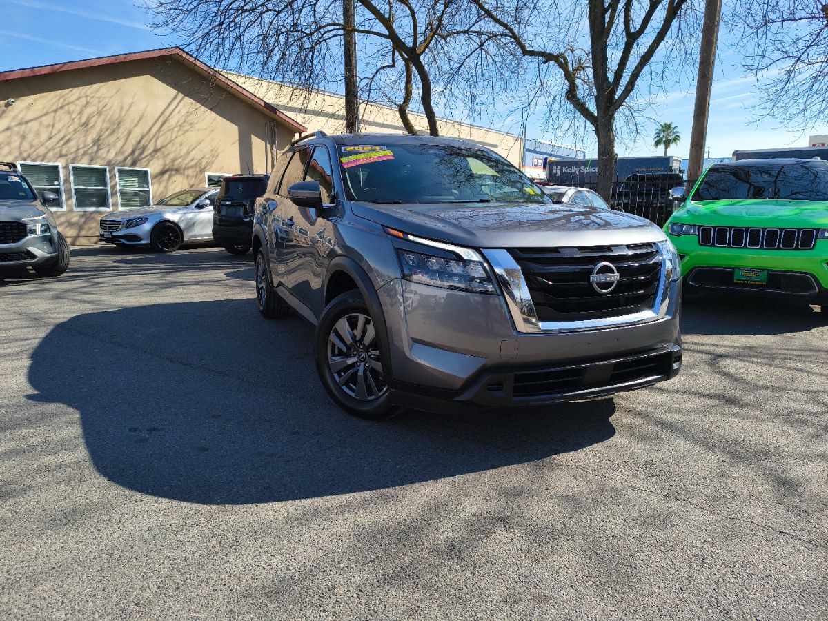Nissan Pathfinder photo 3