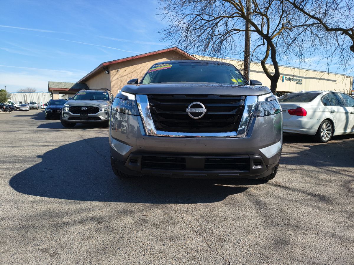Nissan Pathfinder photo 4