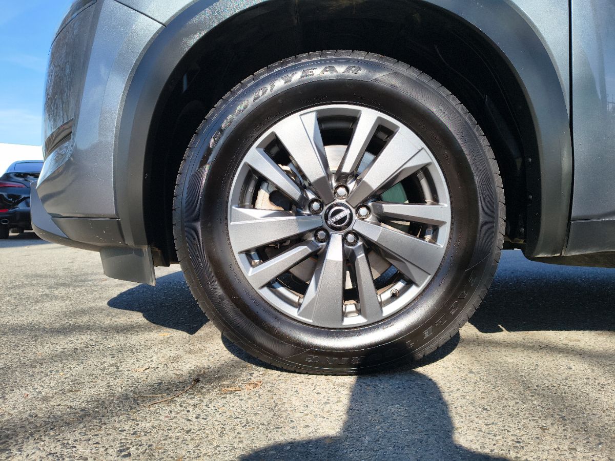 Nissan Pathfinder photo 5